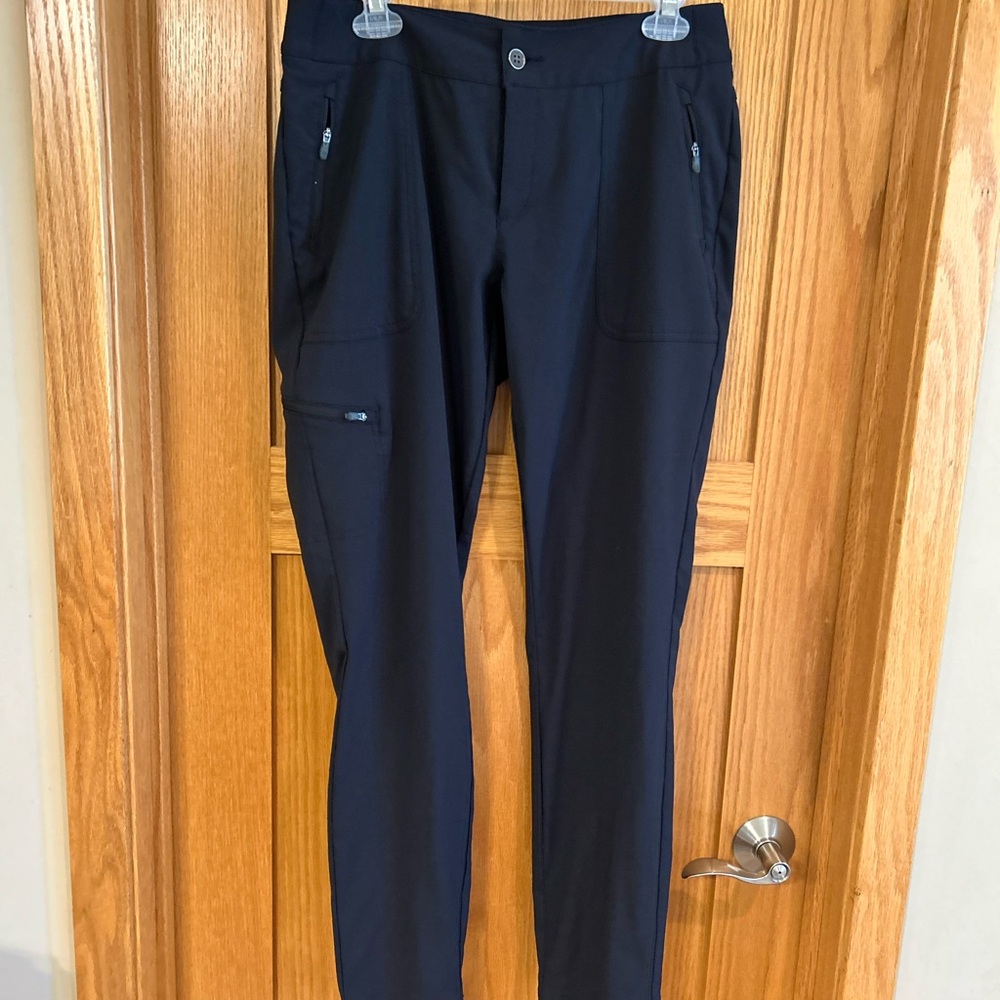 Like New Columbia Women’s Black Straight Fit Hiking Pants 10